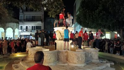 Οι εικόνες των φιλάθλων πάνω στην κρήνη Μοροζίνι έβγαλαν την αρχαιολόγο Λιάνα Σταρίδα από τα ρούχα της