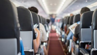 Ηράκλειο: Ήπιαν κι έκαναν άνω κάτω την πτήση-Χειροπέδες σε δυο Βρετανούς