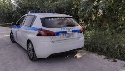 Θρίλερ με πτώμα γυμνής γυναίκας - Βρέθηκε στο δρόμο από διερχόμενο οδηγό