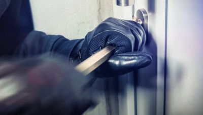 Σπείρα με ανήλικη διέρρηξε πέντε σπίτια