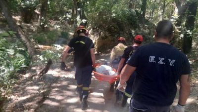 Σάμος: Απεγκλώβισαν Γερμανίδα τουρίστρια οι άνδρες της Πυροσβεστικής Υπηρεσίας