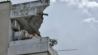 Χανιά: Έπεσε τμήμα από μπαλκόνι - Γλίτωσαν τα χειρότερα