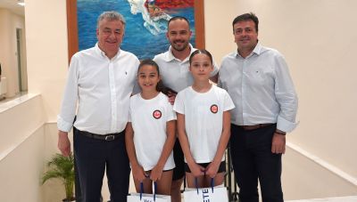 Συνάντηση Περιφερειάρχη με αθλήτριες καράτε που διακρίθηκαν στο Βαλκανικό Πρωτάθλημα στην Κωνσταντινούπολη