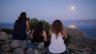 Απογευματινή πεζοπορία με πανσέληνο στη Χερσόνησο Σπιναλόγκα