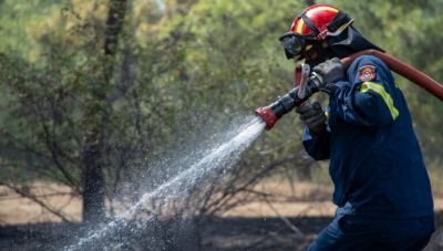 Φωτιά στη Σαλαμίνα: Μήνυμα από το 112 για ετοιμότητα