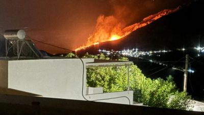 Πύρινος εφιάλτης στα Ακούμια Ρεθύμνου: Επιχειρούν και ελικόπτερα στη μεγάλη φωτιά - Εστάλη μήνυμα από το «112»