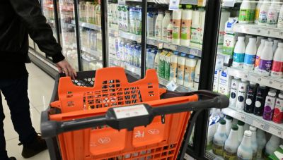 Πράσινο φως ανάβει η Κομισιόν για τα μέτρα στήριξης της κυβέρνησης – Σαρωτικοί έλεγχοι για αισχροκέρδεια, 100 προϊόντα στο «μικροσκόπιο»