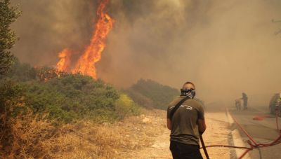 Μεγάλη φωτιά στην Ανάβυσσο: Μήνυμα του 112 προς τους κατοίκους