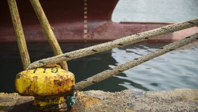 Πρόσκρουση πλοίου στο λιμάνι της Φολεγάνδρου – Πέντε τραυματίες