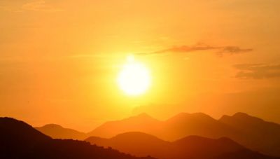 Αφόρητο το κύμα ζέστης – Ο καθηγητής Τζανάκης εξηγεί πώς να προφυλαχθούμε και ποιες ομάδες «κινδυνεύουν»