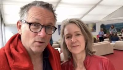 Σύμη: Συντετριμμένη η σύζυγος του Μάικλ Μόσλεϊ – Κοντά από τη σορό πέρασαν χθες τα παιδιά του