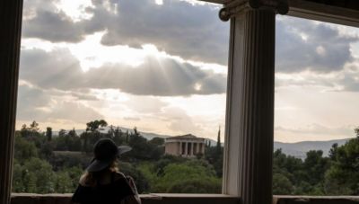 BMI: Στα 40 εκατ. τουρίστες ετησίως θα φτάσει η Ελλάδα έως το 2028