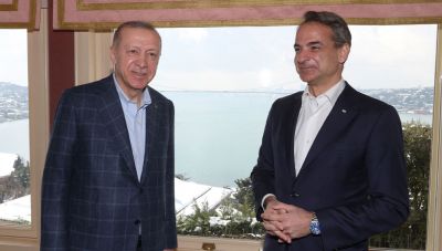 Έφτασε στην Άγκυρα ο Πρωθυπουργός τον υποδέχθηκε ο Φιντάν πριν την συνάντηση με Ερντογάν