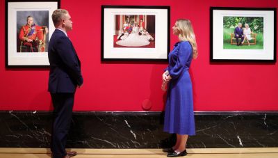 Βρετανία: Πορτρέτα της βασιλικής οικογένειας σε έκθεση στο Λονδίνο