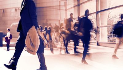 Στη θέσπιση εξαήμερης εργασίας στην Ελλάδα, αναφέρεται ο γερμανικός Τύπος, κι όχι κολακευτικά