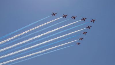 Τα Red Arrows της Βρετανικής Royal Air Force στα Χανιά σε μια εντυπωσιακή επίδειξη