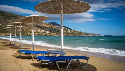 Ξεκίνησε η μάχη της ξαπλώστρας με 600 καταγγελίες σε όλη τη χώρα-Πόσες αφορούν στην Κρήτη