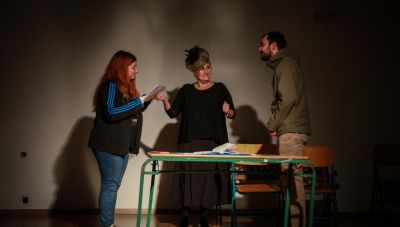 Θέατρο: Δημοσιογράφοι του Ηρακλείου ανεβαίνουν στη σκηνή: Πρεμιέρα για το «Χάρολντ και Μωντ»