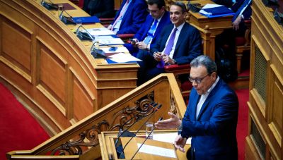 Σύγκρουση κορυφής στη Βουλή για την ακρίβεια: Επίθεση του πρωθυπουργού στις πολυεθνικές για αισχροκέρδεια – Πυρά από την αντιπολίτευση