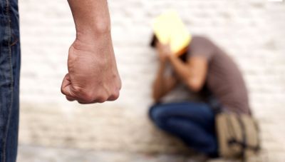 Θεσσαλονίκη: Καταδικάστηκε 50χρονος που κάρφωσε σπασμένο μπουκάλι στο κεφάλι 14χρονου