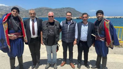 Τιμήθηκε η μνήμη του Σμηναγού Κώστα Ηλιάκη: Στην Κάρπαθο αντιπροσωπεία του Δημου Χανίων