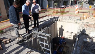Στα έργα εγκατάστασης του υπερσύγχρονου συστήματος τηλεμετρίας της ΔΕΥΑΗ στην οδό Ίδης ο Αλέξης Καλοκαιρινός (video)