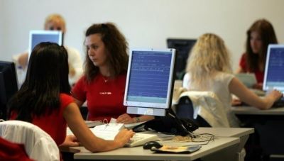 Επίδομα ανεργίας: Τι αλλάζει για όσους δουλεύουν 4ωρο