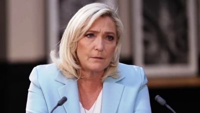 Η Λεπέν κατηγορεί τον Μακρόν ότι θέλει να κάνει τη Γαλλία να μπει «σε πόλεμο»