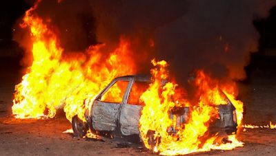 Ηράκλειο: Αυτοκίνητο τυλίχτηκε στις φλόγες 