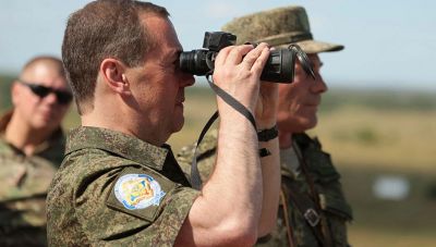 Πόλεμος στην Ουκρανία: Δεν μπλοφάρουμε για τα πυρηνικά, λέει ο Μεντβέντεφ