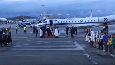 Άγιο Φως: Έφτασε στην Αθήνα  – Τι ώρα αναμένεται στην Κρήτη