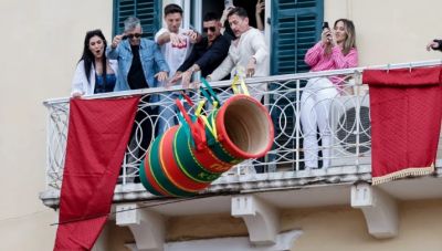 Κέρκυρα: Αντιδήμαρχος έριξε κατά λάθος μπότη στο κεφάλι γυναίκας