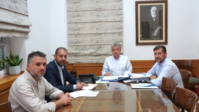 Περιφέρεια Κρήτης: Ο Σταύρος Αρναουτάκης υπέγραψε συμβάσεις για δύο σημαντικά έργα στο Λασίθι