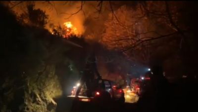 Κρήτη: Ολονύχτια μάχη ισχυρής δύναμης Πυροσβεστών για να περιορίσουν τη φωτιά (Βίντεο + Φωτο)