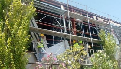 Εργάτης έπεσε από σκαλωσιά και τραυματίστηκε στο κλειστό γυμναστήριο του δήμου Μινώα Πεδιάδος