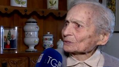 Ιταλία: Υπεραιωνόβια γιαγιά 104 ετών συνελήφθη να οδηγεί με ληγμένο δίπλωμα και χωρίς ασφάλιση
