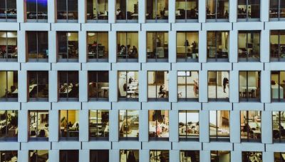 Real Estate: Αναζητώντας ενδείξεις για ανάκαμψη της αγοράς