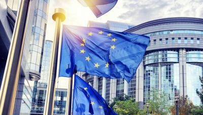 H Κομισιόν χαλαρώνει τους όρους του Ταμείου Ανάκαμψης