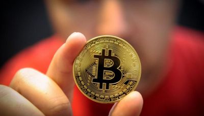 Bitcoin: Υποχωρεί από τα επίπεδα ρεκόρ καθώς η συζήτηση περί «φούσκας» εντείνεται