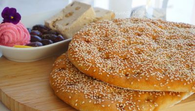 Καθαρά Δευτέρα: Έως τα 4,5 ευρώ η λαγάνα – Στα ύψη και ο χαλβάς