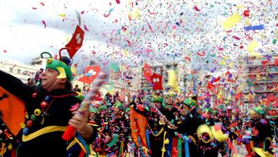 Ρέθυμνο: Κορυφώνονται οι αποκριάτικες εκδηλώσεις με τη μεγάλη παρέλαση