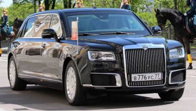 Κιμ Γιονγκ Ουν: Οδήγησε την λιμουζίνα που τού έκανε δώρο ο Πούτιν