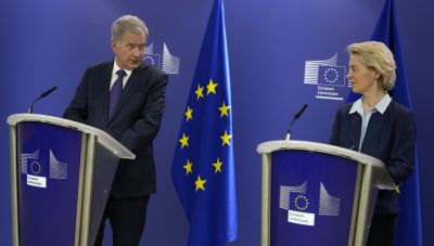 Η Ούρσουλα φον ντερ Λάιεν ζήτησε από τη Φινλανδία να προετοιμάσει την ΕΕ για πόλεμο