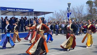 Με λαμπρότητα η καθιερωμένη παρέλαση στο Ηράκλειο (ΦΩΤΟ & ΒΙΝΤΕΟ)