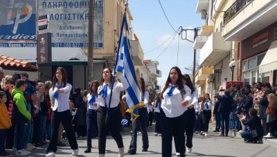 Με λαμπρότητα η μαθητική παρέλαση για την 25η Μαρτίου στον Δήμο Βιάννου