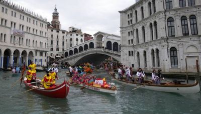 Συναγερμός στη Βενετία για ύποπτα αντικείμενα στις γέφυρες των καναλιών