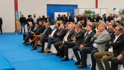 Απάντηση Παρασύρη σε Αλιφιεράκη: Μετέτρεψαν μια επιχειρηματική εκδήλωση σε κυβερνητική φιέστα