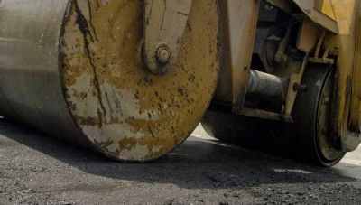 Εργασίες ανακατασκευής ασφαλτοτάπητα επί της οδού Αγ. Ιωάννη Χωστού την Κυριακή