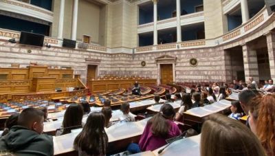 Μαθητές από τα Πιτσίδια επισκέφθηκαν τη Βουλή – Το μήνυμα του υπουργού Λευτέρη Αυγενάκη