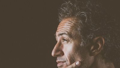 Δημήτρης Κόκοτας: Παραμένει κρίσιμη αλλά σταθερή η κατάσταση της υγείας του τραγουδιστή